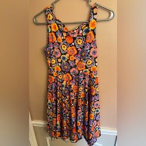 Floral dress , boho style dress . No size tag . I believe a medium/large